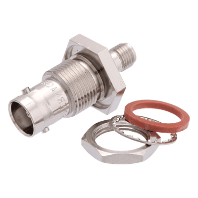 Adaptador Coaxial / BNC Hembra a SMA Hembra / 50 Ohm / Montaje en Panel (Bulkhead)